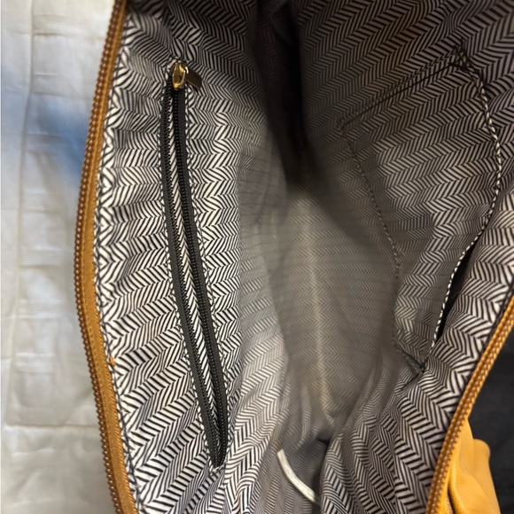 Minimalist Chic Tan Shoulder or Clutch Bag Perfect for everyday use - Picture 2 of 5